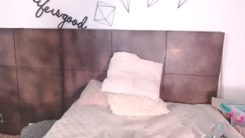 Hi guys online show from 12-02-25, 03:29