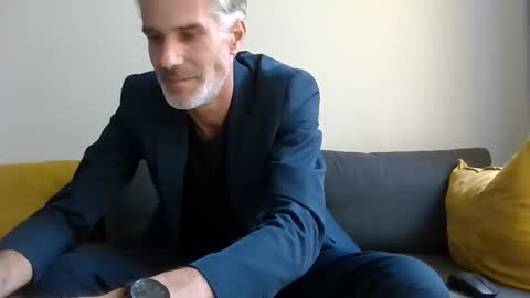 Max online show from 09-11-25, 03:56