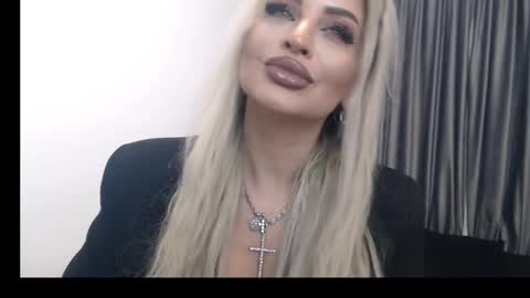 Snapshot of lovelyblondyxxx chatting on 02-12-25, 10:26 PrAllinXXXa online show from 02-12-25, 10:26