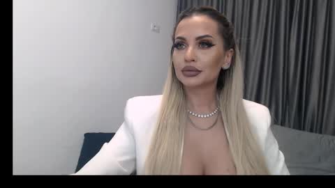 Snapshot of lovelyblondyxxx chatting on 03-07-25, 12:37 PrAllinXXXa online show from 03-07-25, 12:37
