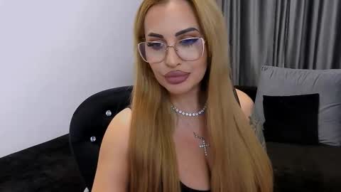 Snapshot of lovelyblondyxxx chatting on 11-24-25, 12:10 PrAllinXXXa online show from 11-24-25, 12:10