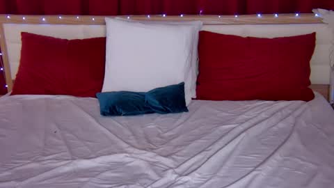 Snapshot of lovelycaroline_ chatting on 11-08-25, 01:28 Caroline online show from 11-08-25, 01:28