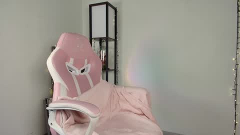 Snapshot of lovelycaroll chatting on 01-19-25, 12:17 lovelycaroll online show from 01-19-25, 12:17