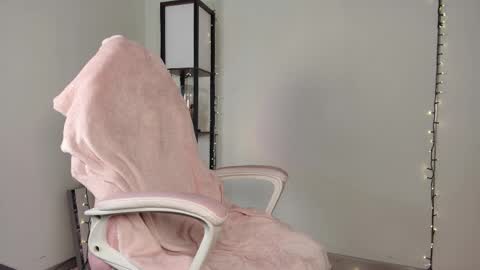 Snapshot of lovelycaroll chatting on 02-12-25, 09:31 lovelycaroll online show from 02-12-25, 09:31