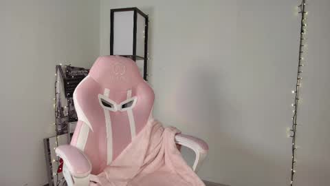 Snapshot of lovelycaroll chatting on 02-13-25, 09:30 lovelycaroll online show from 02-13-25, 09:30