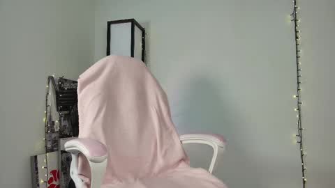 Snapshot of lovelycaroll chatting on 02-28-25, 09:25 lovelycaroll online show from 02-28-25, 09:25