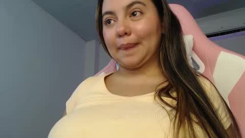 Snapshot of lovelyfunxx chatting on 03-08-25, 10:11 Karla and Angel online show from 03-08-25, 10:11