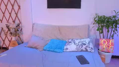 Snapshot of lovelymoon_ chatting on 06-18-26, 01:39 lovelymoon_ online show from 06-18-26, 01:39