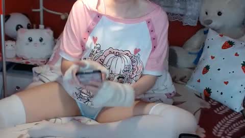 Snapshot of lovelynekochan chatting on 02-20-25, 01:25   Lisa Cherry  online show from 02-20-25, 01:25
