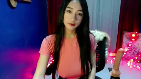 Snapshot of lovelypetite143 chatting on 05-06-26, 10:20 lovelypetite143 online show from 05-06-26, 10:20