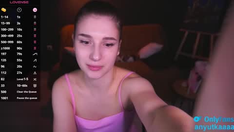 Snapshot of lovelyspacee chatting on 02-25-25, 05:58 Anna online show from 02-25-25, 05:58
