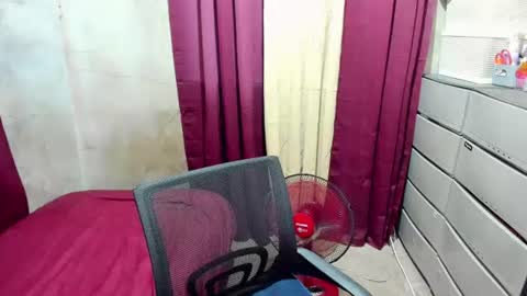 Snapshot of loveme_fiona chatting on 06-23-26, 06:55 loveme_fiona online show from 06-23-26, 06:55