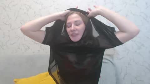 Snapshot of lovepeanutgirl chatting on 02-02-25, 03:17 Mary Love online show from 02-02-25, 03:17