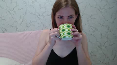 Snapshot of lovepeanutgirl chatting on 10-20-25, 03:34 Mary Love online show from 10-20-25, 03:34