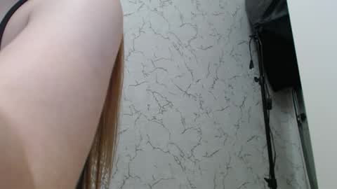 Snapshot of lovepeanutgirl chatting on 11-03-25, 03:13 Mary Love online show from 11-03-25, 03:13