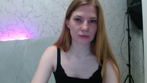 Snapshot of lovepeanutgirl chatting on 11-20-25, 03:45 Mary Love online show from 11-20-25, 03:45