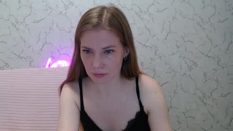 Snapshot of lovepeanutgirl chatting on 11-25-25, 03:12 Mary Love online show from 11-25-25, 03:12