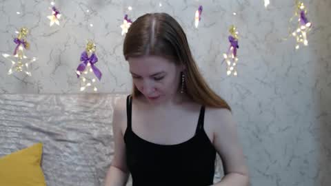 Snapshot of lovepeanutgirl chatting on 12-04-25, 10:35 Mary Love online show from 12-04-25, 10:35