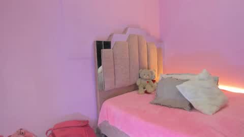 L O V E  online show from 09-16-25, 11:22