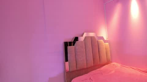 L O V E  online show from 10-08-25, 11:41