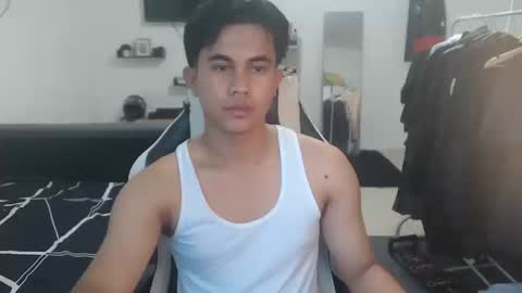 loverboyph04 online show from 12-17-25, 02:28