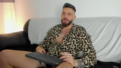 Snapshot of lovermike_ chatting on 05-16-26, 06:28 Mike online show from 05-16-26, 06:28