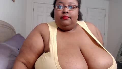 Snapshot of loves_aura chatting on 02-13-25, 01:08 Alyson online show from 02-13-25, 01:08