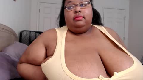 Snapshot of loves_aura chatting on 02-13-26, 01:01 Alyson online show from 02-13-26, 01:01