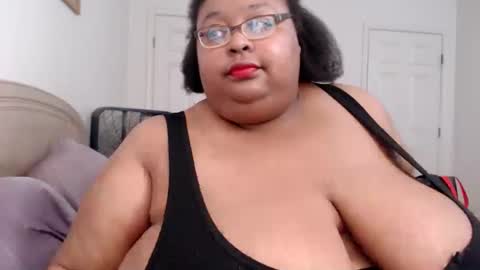 Snapshot of loves_aura chatting on 05-12-26, 01:03 Alyson online show from 05-12-26, 01:03