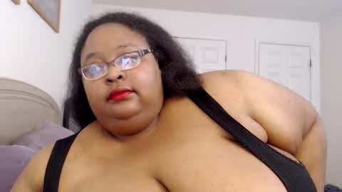 Snapshot of loves_aura chatting on 05-30-26, 01:35 Alyson online show from 05-30-26, 01:35