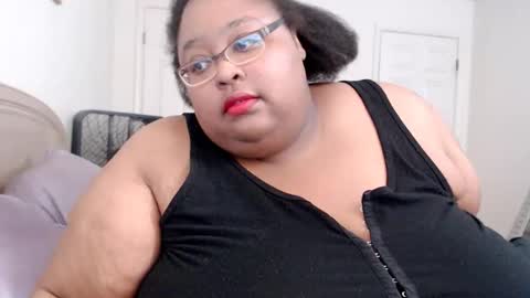 Snapshot of loves_aura chatting on 06-06-26, 12:27 Alyson online show from 06-06-26, 12:27
