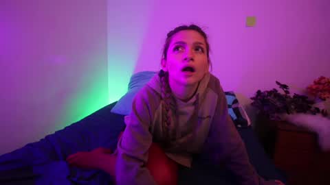 Snapshot of loveskingdom chatting on 10-28-25, 04:38 LovesKingdom online show from 10-28-25, 04:38