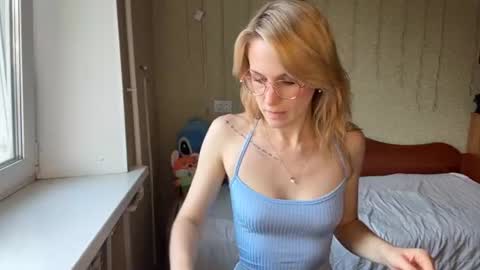 Mia online show from 07-21-26, 03:14