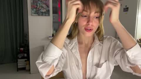 lovesstation online show from 01-20-25, 03:28