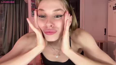 lovesstation online show from 03-02-25, 09:01