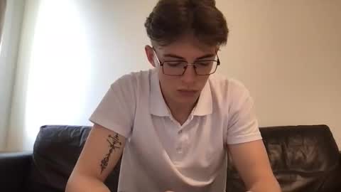 Snapshot of lovet1me chatting on 05-10-26, 01:27 luv online show from 05-10-26, 01:27