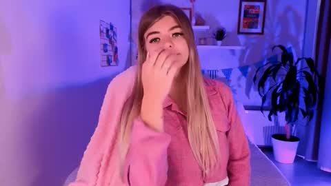 Snapshot of loveuken chatting on 10-05-25, 10:24 Barbie  Follow me online show from 10-05-25, 10:24