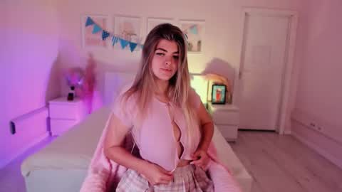 Snapshot of loveuken chatting on 10-12-25, 07:29 Barbie  Follow me online show from 10-12-25, 07:29