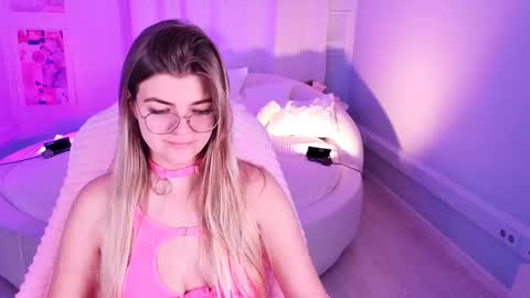 Snapshot of loveuken chatting on 10-28-25, 05:15 Barbie  Follow me online show from 10-28-25, 05:15