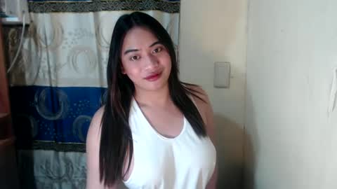 Snapshot of loveyoureign06 chatting on 02-18-25, 10:25 Ryn online show from 02-18-25, 10:25