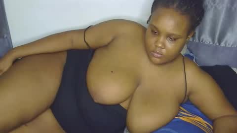 Snapshot of loveytiana chatting on 03-28-26, 02:00 loveytiana online show from 03-28-26, 02:00