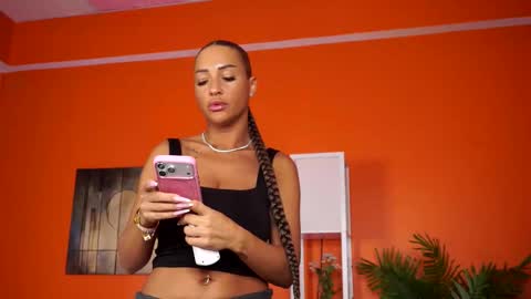 Nora online show from 02-11-26, 07:02