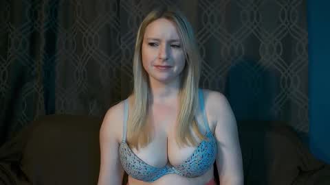 Snapshot of lovingsummer chatting on 05-13-26, 02:31 Summer online show from 05-13-26, 02:31