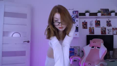 Snapshot of lower_angel chatting on 12-13-24, 09:20 Loly online show from 12-13-24, 09:20