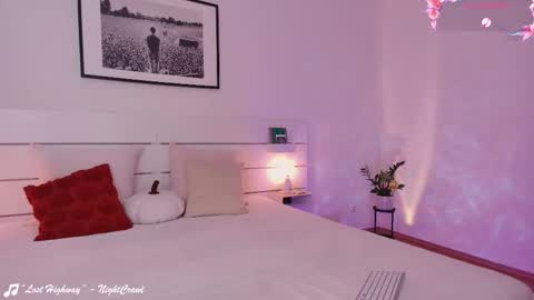    .       online show from 09-09-25, 09:09