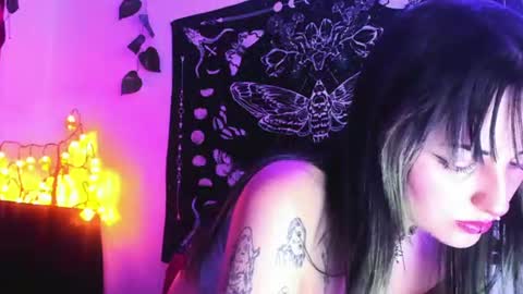 Snapshot of luaar_moon chatting on 07-01-26, 03:41 Jenn online show from 07-01-26, 03:41