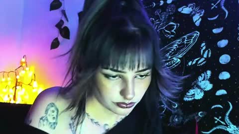 Snapshot of luaar_moon chatting on 07-26-26, 01:25 Jenn online show from 07-26-26, 01:25
