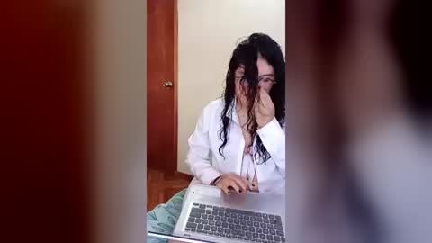 Snapshot of luana363 chatting on 06-21-26, 08:33 luana363 online show from 06-21-26, 08:33