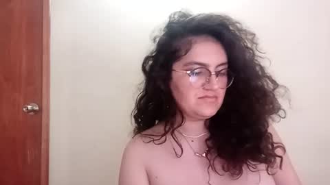 Snapshot of luanapowerful chatting on 07-12-26, 02:35 luanapowerful online show from 07-12-26, 02:35