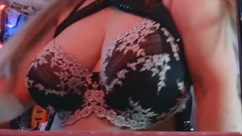 Snapshot of luanna837 chatting on 06-14-26, 02:24 luanna837 online show from 06-14-26, 02:24